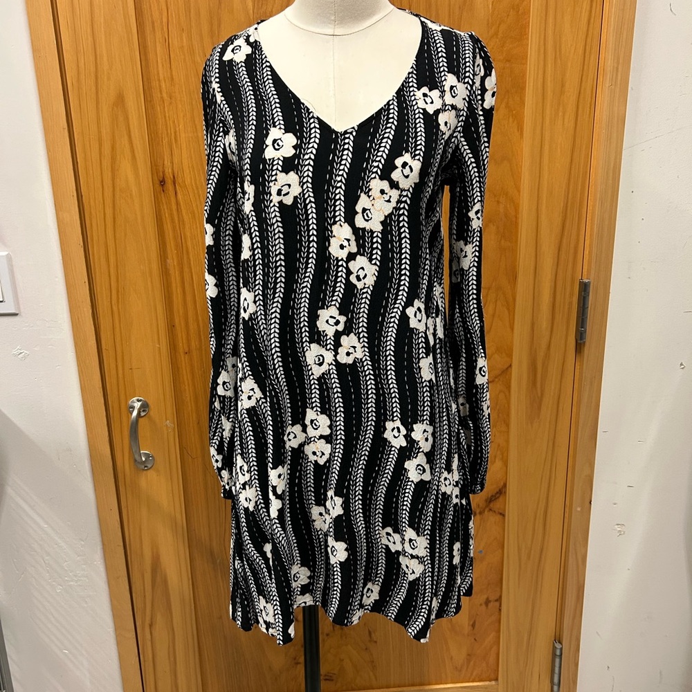 Express Monochrome Floral Dress